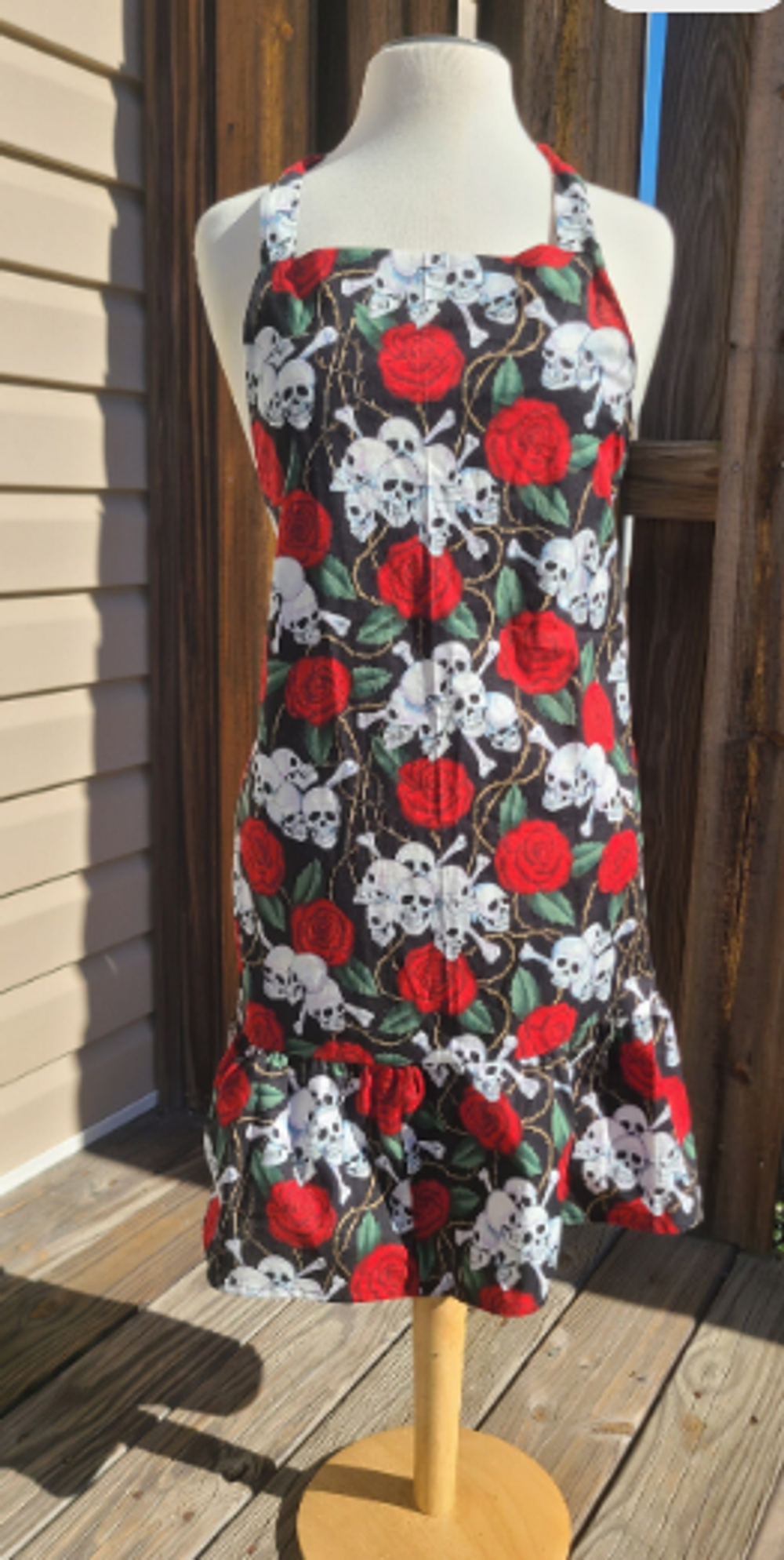 Skull and Vines Apron