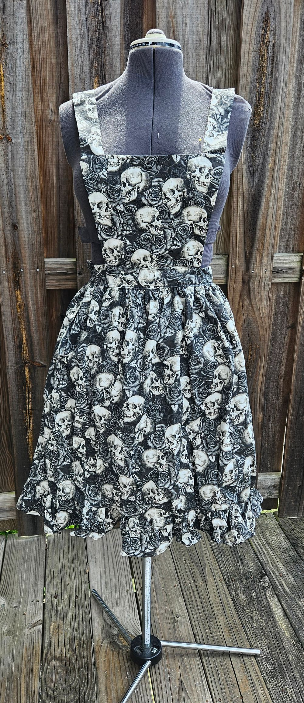Skull and Roses Apron